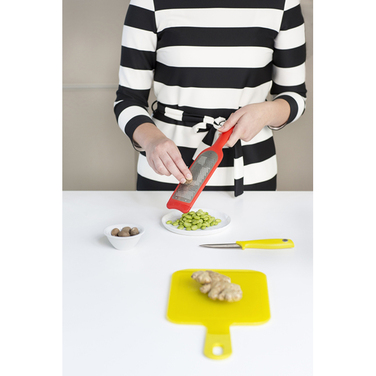 Терка дрібна 30 см червона Tasty Colours Brabantia