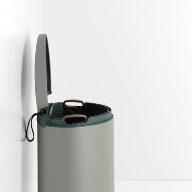 Сміттєвий бак з педаллю 40 л, безшумний мінерально-сірий Flatback + Brabantia