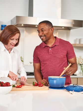 Чавунний сотейник Ø 18 см, 1,8 л з кришкою, синій Марсель Signature Le Creuset