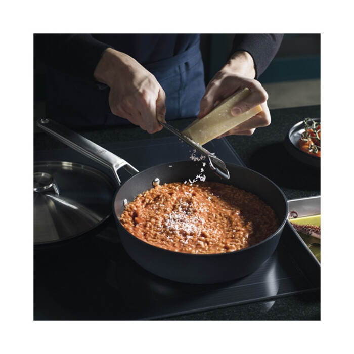 Сотейник з кришкою Fiskars Taiten OPTIHEAT 26 см (1066949)