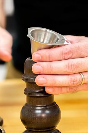 Помел регулюється від дрібного до грубого, Керамічна шліфувальна машина Zassenhaus Зроблено в Німеччині , Ідеально підходить для великих кількостей , Вже попередньо наповнений