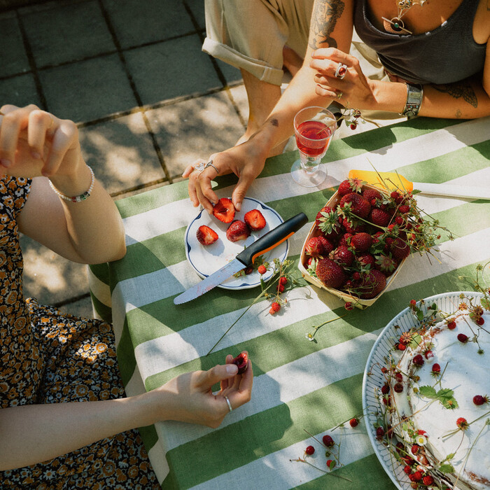 Ніж для томатів Fiskars Functional Form (1057543)