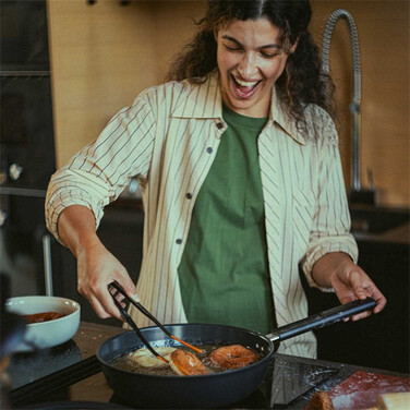 Сотейник Fiskars Hard Face 28 см (1075530)