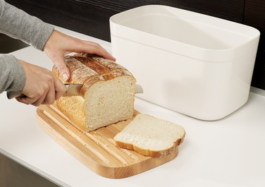 Хлібниця пластикова з обробною дошкою з бамбука біла Bread Bin Joseph Joseph