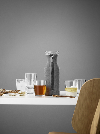 Графін для холодних напоїв 1 л темно-сірий Kuhlschrankkaraffe Eva Solo