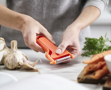 Овочерізка Ручна помаранчева SafeStore Joseph Joseph