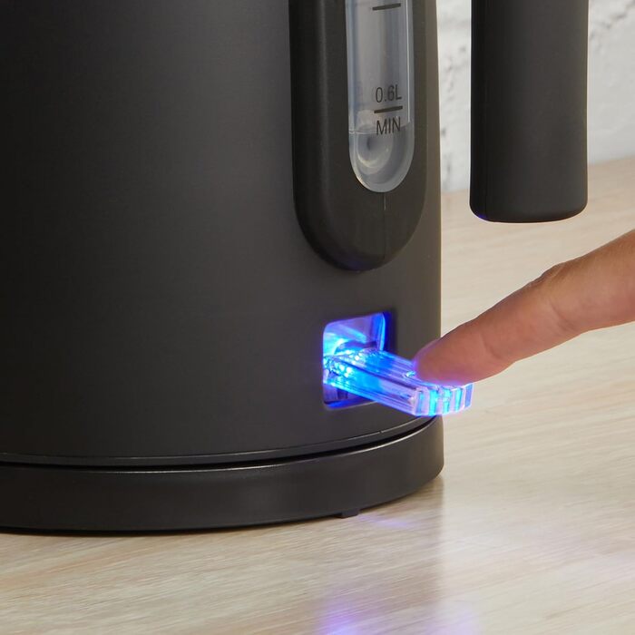 Ручна еспресо-машина Petra з піноутворювачем для молока - сумісна з меленою кавою, італійський насос тиском 15 бар, знімний резервуар для води 1,6 л, в комплекті мірна ложка та портафільтр, 850 Вт, еспресо-машина з нержавіючої сталі PT6137VDE з піноутворю